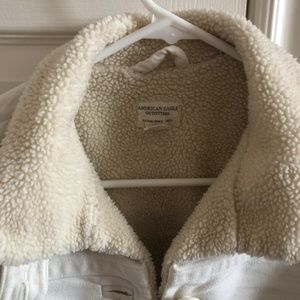 2000s American Eagle cream Sherpa jacket
